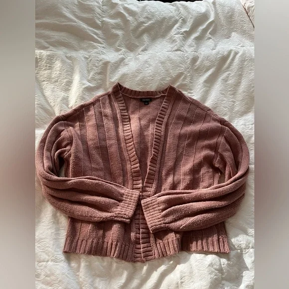 Winter essential: cozy muted pink sweater - Picture 6 of 9